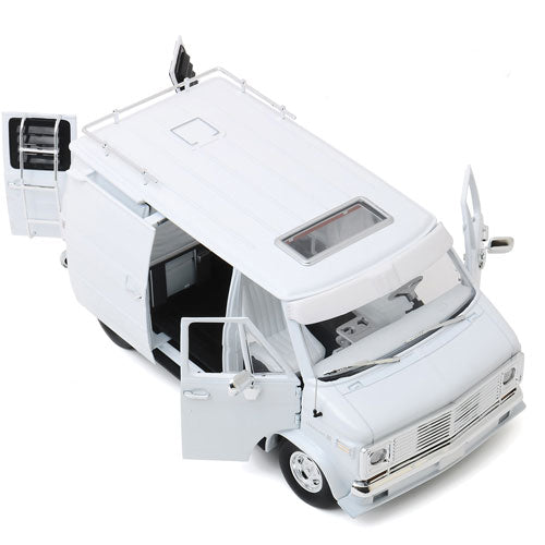 1976 Chev G Series Van 1:18 Model Car (White)